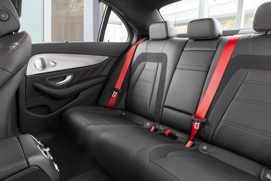 Интерьер Mercedes-AMG E43 4Matic 2016 года  (фото 23 из 30)